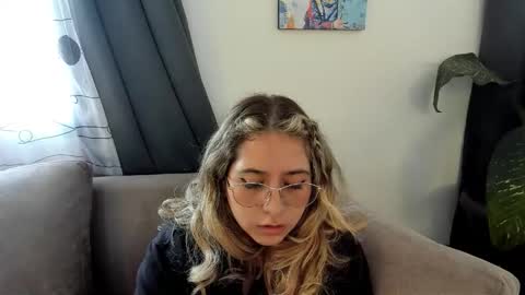 ccuteass online show from December 12, 1:17 pm