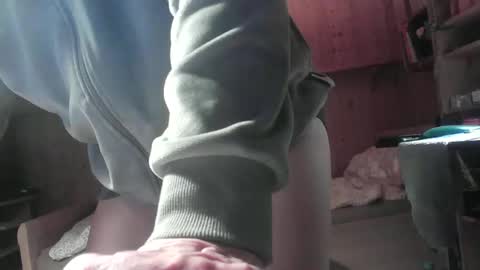 Snapshot of cd_99 chatting on April 5, 11:13 pm cd_99 online show from April 5, 11:13 pm