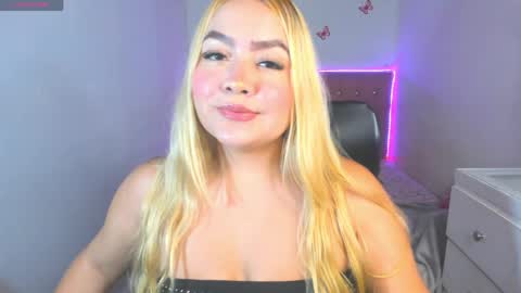 Snapshot of celeste__sweetx chatting on May 19, 6:03 pm Celeste Sweet online show from May 19, 6:03 pm