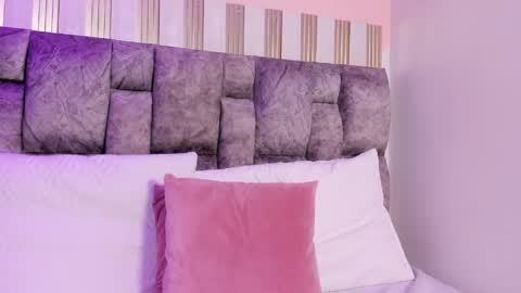 Snapshot of celeste_collinss_ chatting on May 15, 5:47 am celeste online show from May 15, 5:47 am