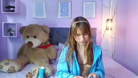 Snapshot of celeste_london chatting on April 25, 2:58 pm C E L E S T E online show from April 25, 2:58 pm
