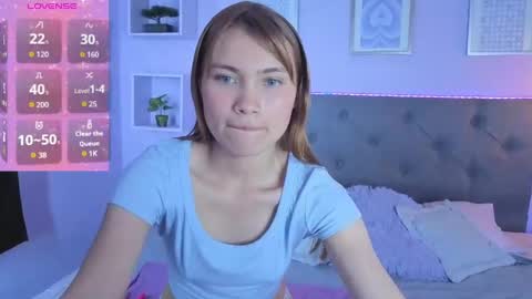 Snapshot of celeste_london chatting on June 7, 7:39 pm C E L E S T E online show from June 7, 7:39 pm