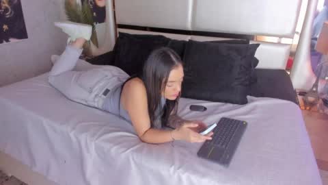 celeste_starsss online show from April 11, 9:30 pm