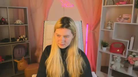 your cute kitty online show from April 17, 7:06 pm