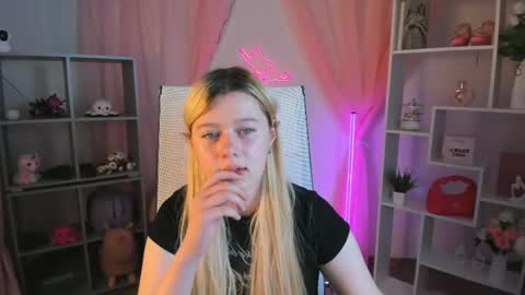Snapshot of celestinemauriac chatting on May 11, 6:27 pm your cute kitty online show from May 11, 6:27 pm