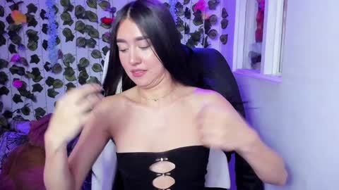 Snapshot of celestinepurple chatting on December 11, 12:23 am Celestineeeeee online show from December 11, 12:23 am