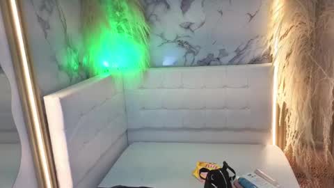 Cerecita  online show from April 18, 1:20 am