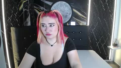 Snapshot of cerecita_02 chatting on May 21, 11:23 pm Cerecita online show from May 21, 11:23 pm