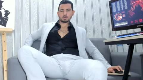 Snapshot of cesar_dant chatting on April 22, 4:52 pm Cesar online show from April 22, 4:52 pm