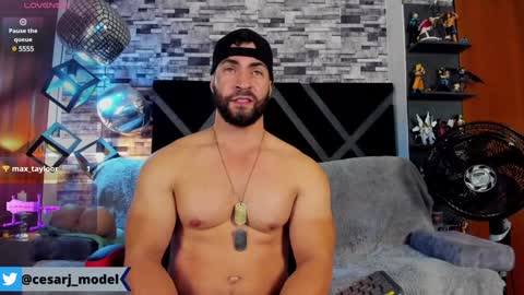Snapshot of cesar_joness chatting on December 3, 12:24 am Cesar jones online show from December 3, 12:24 am