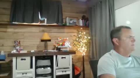 Snapshot of chadmichaell chatting on May 7, 11:10 pm chadmichaell online show from May 7, 11:10 pm