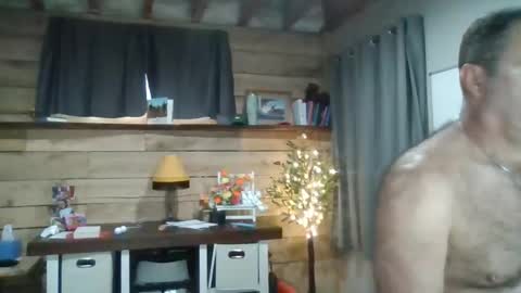 Snapshot of chadmichaell chatting on May 8, 12:32 pm chadmichaell online show from May 8, 12:32 pm