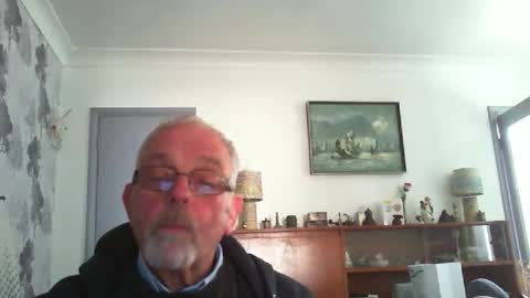 Snapshot of champers37 chatting on May 18, 10:43 am Champers online show from May 18, 10:43 am