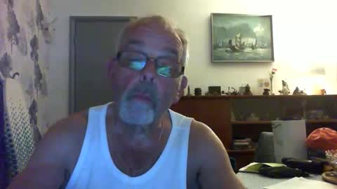 Snapshot of champers37 chatting on May 28, 8:39 pm Champers online show from May 28, 8:39 pm