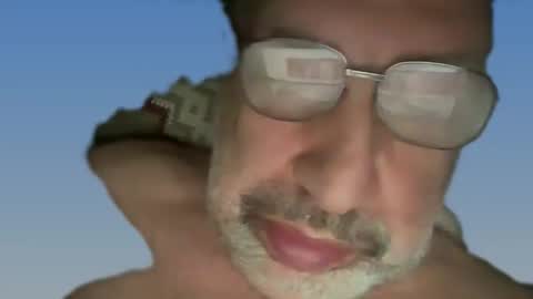 Snapshot of champsex305610 chatting on October 13, 12:21 am champsex305610 online show from October 13, 12:21 am