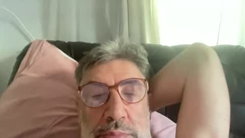 Snapshot of champsex305610 chatting on December 15, 2:05 am champsex305610 online show from December 15, 2:05 am