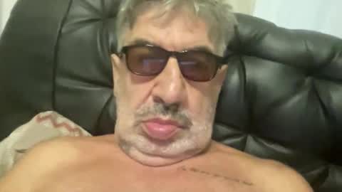 Snapshot of champsex305610 chatting on March 12, 12:17 am champsex305610 online show from March 12, 12:17 am