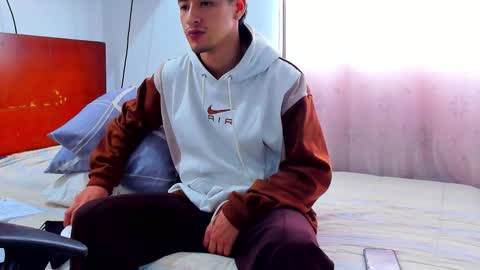 Snapshot of chandler_kenji chatting on November 28, 1:25 pm Kenji online show from November 28, 1:25 pm