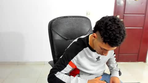 Snapshot of chandler_kenji chatting on December 1, 1:10 am Kenji online show from December 1, 1:10 am