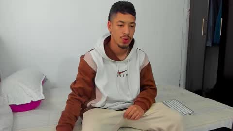 Snapshot of chandler_kenji chatting on February 5, 12:21 pm Kenji online show from February 5, 12:21 pm