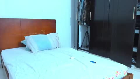 Snapshot of chandler_kenji chatting on February 10, 10:19 am Kenji online show from February 10, 10:19 am