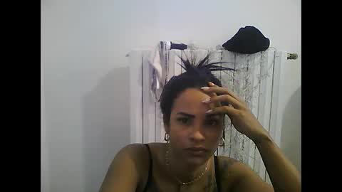 Snapshot of chanelchicasexy chatting on March 6, 8:08 am Laura online show from March 6, 8:08 am