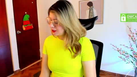Snapshot of chanell_taylor_ chatting on December 13, 3:11 pm chanell online show from December 13, 3:11 pm