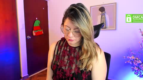 Snapshot of chanell_taylor_ chatting on December 17, 2:33 pm chanell online show from December 17, 2:33 pm