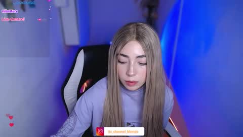 channel_blonde_a online show from November 27, 7:49 pm