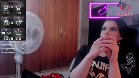 Snapshot of channelwitte chatting on January 18, 10:24 pm channelwitte online show from January 18, 10:24 pm