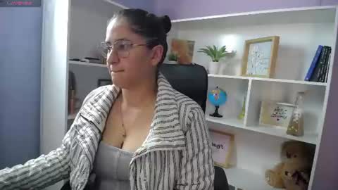 Snapshot of chantal_adams0 chatting on June 30, 4:08 pm chantal online show from June 30, 4:08 pm