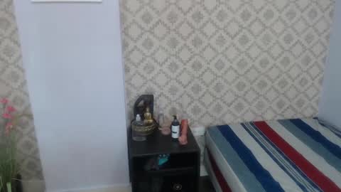 Snapshot of chantal_taylor_ chatting on December 21, 6:23 pm Raquel online show from December 21, 6:23 pm