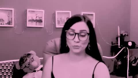 The Queen online show from February 22, 9:24 pm