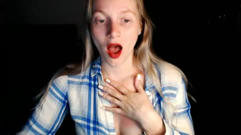 Snapshot of chanti_lovee chatting on July 3, 9:21 pm We Vibe Device that vibrates at the sound of Tips and makes me wet. vibe lush edging daddy lovense online show from July 3, 9:21 pm