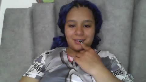 Snapshot of charis_21 chatting on June 27, 3:11 am charis 2 online show from June 27, 3:11 am