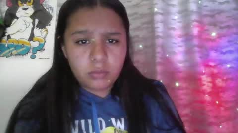 Snapshot of charis_21 chatting on July 4, 1:23 am charis 2 online show from July 4, 1:23 am