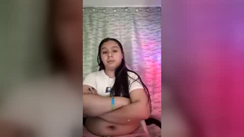 Snapshot of charis_21 chatting on July 5, 12:06 am charis 2 online show from July 5, 12:06 am
