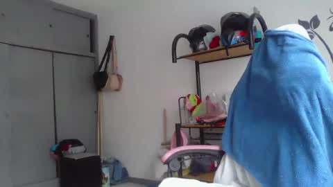 Snapshot of charis_21 chatting on July 14, 6:35 pm charis 2 online show from July 14, 6:35 pm
