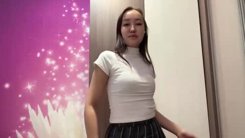 Mia online show from March 20, 8:08 am