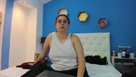 Charles y Elara online show from January 24, 3:32 am