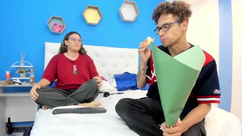 Charles y Elara online show from March 8, 12:11 am