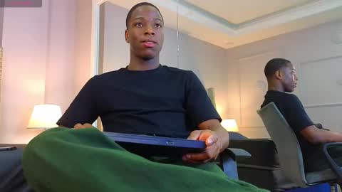 charlesbrown_ online show from December 3, 12:03 pm