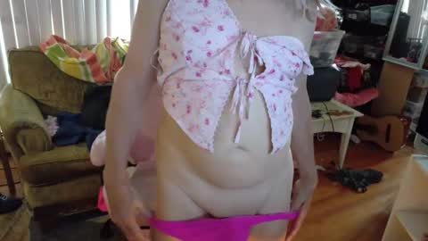 Snapshot of charli_girl chatting on April 13, 10:37 pm Charli online show from April 13, 10:37 pm