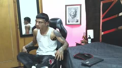 Snapshot of charlie_oconnor chatting on March 6, 3:35 am Charlie oconnor online show from March 6, 3:35 am