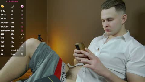 Snapshot of charlie_smiley chatting on December 3, 8:17 pm Charlie Smiley online show from December 3, 8:17 pm