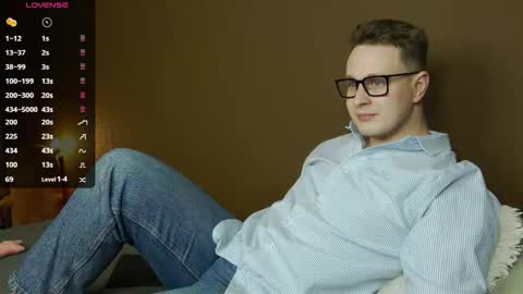 Snapshot of charlie_smiley chatting on November 23, 7:24 pm Charlie Smiley online show from November 23, 7:24 pm