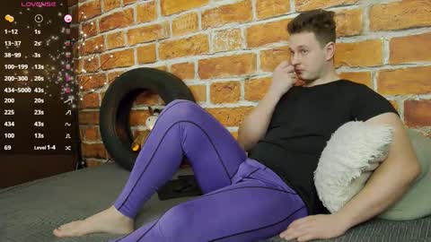 Snapshot of charlie_smiley chatting on February 15, 3:25 am Charlie Smiley online show from February 15, 3:25 am