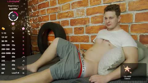 Snapshot of charlie_smiley chatting on March 2, 7:21 pm Charlie Smiley online show from March 2, 7:21 pm