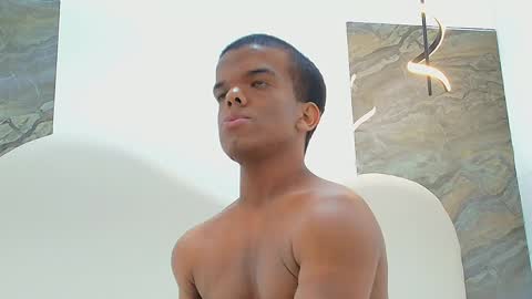 charlie_walkerr online show from May 16, 12:51 am