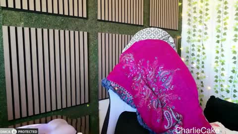 Snapshot of charliecake chatting on May 8, 8:58 pm Charlie Cake online show from May 8, 8:58 pm